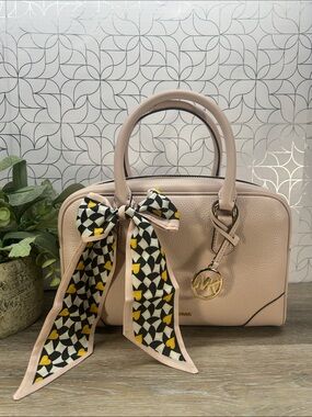 NWT Michael Kors Blush Pebble Leather Crossbody Bag with Gold Hardware